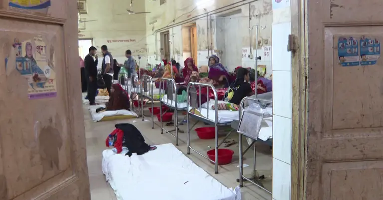 হাসপাতালে চিকিৎসা নিতে আসা রোগীরা